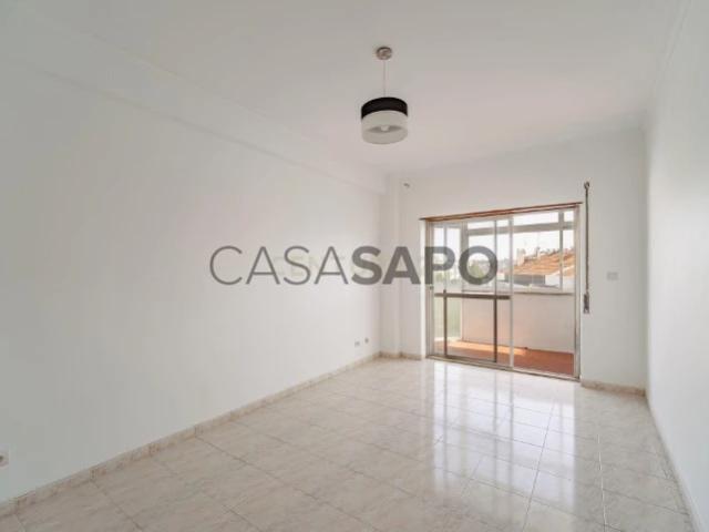 Apartamento T2 para alugar em Almada