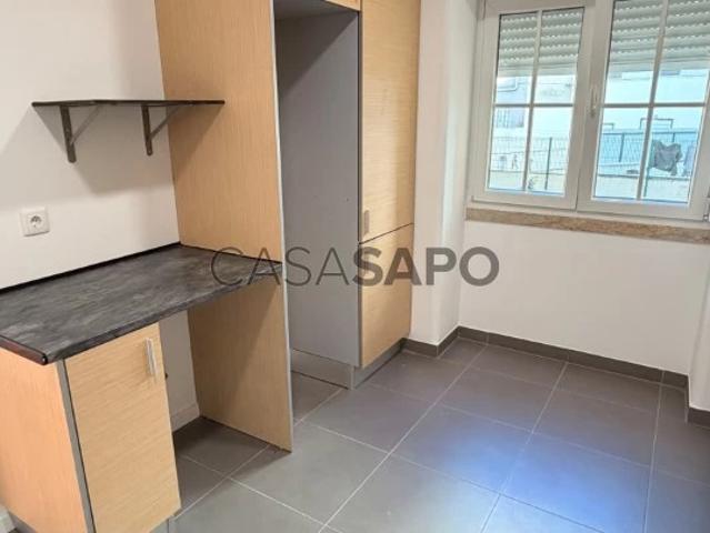 Apartamento T2 para alugar em Almada