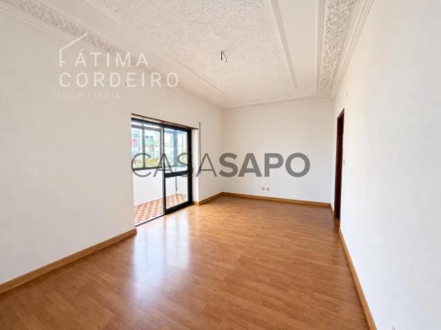 Apartamento T2 para alugar em Almada
