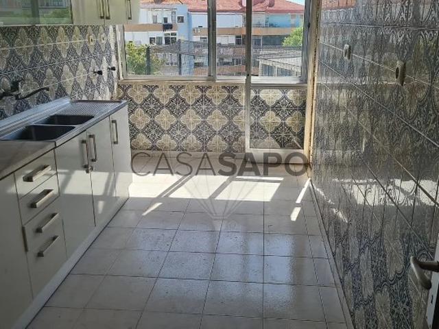 Apartamento T2 para alugar em Almada