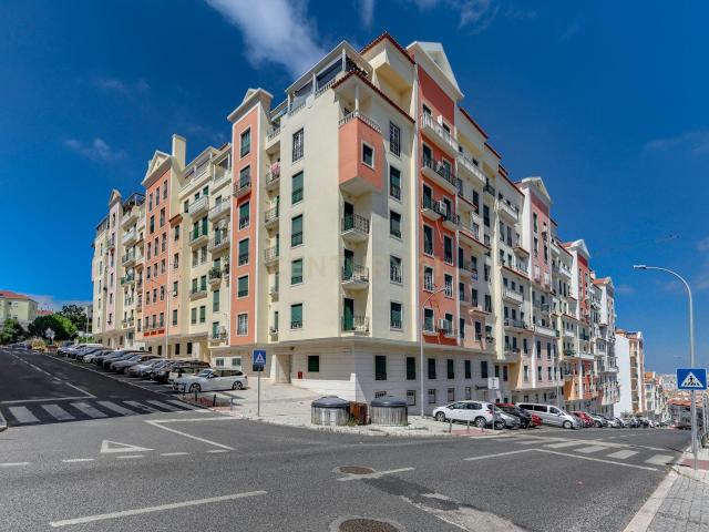 Apartamento T2 para Arrendamento | Urbanização do Neudel, Amadora