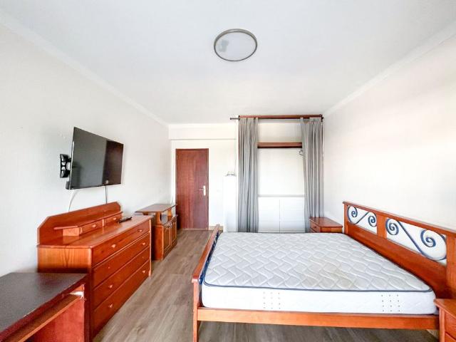 APARTAMENTO T2 PARA ARRENDAMENTO ANUAL COM TERRAÇO E GARAGEM PORTIMÃO
