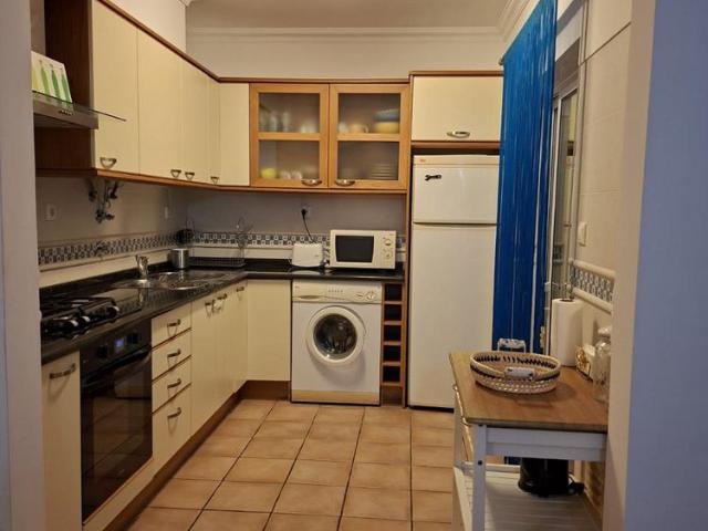 Apartamento T2 para arrendamento anual, em Cabanas de Tavira, num condomínio com piscina