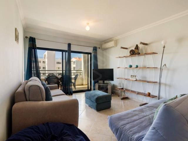 Apartamento T2 para arrendamento anual em Quarteira, Algarve