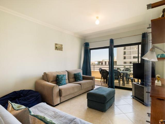 Apartamento T2 para arrendamento anual em Quarteira, Algarve