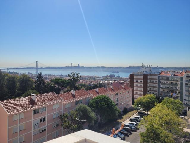 Apartamento T2 para Arrendamento com vista Rio Tejo