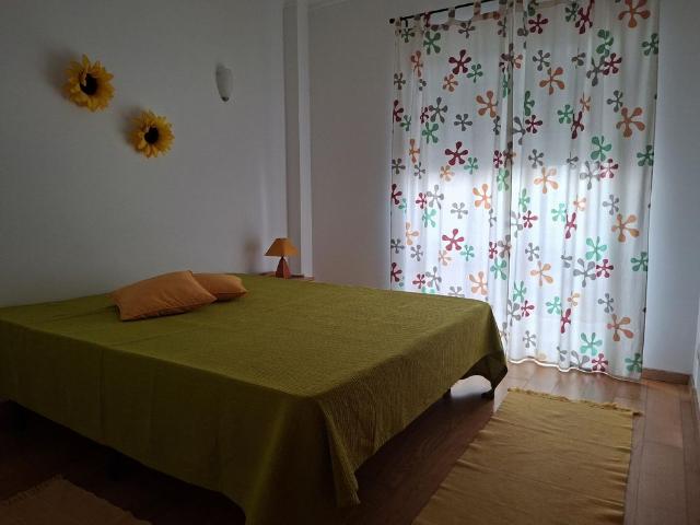 Apartamento T2 para arrendamento de 11 meses, em Cabanas de Tavira, num condomínio com piscina