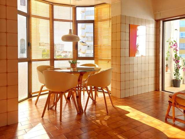 Apartamento T2 para arrendamento em Almada, Lisboa