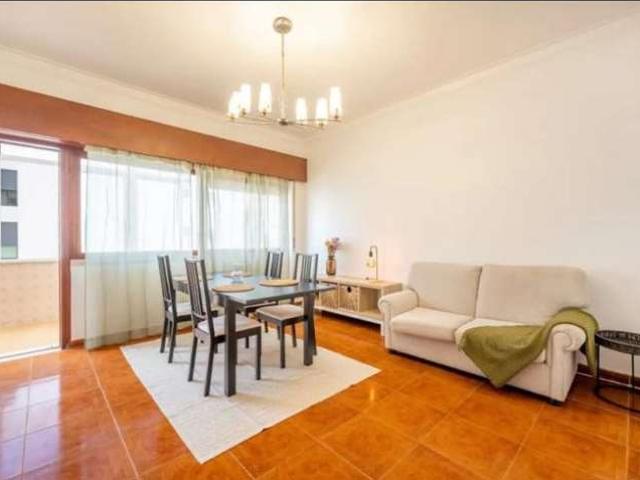 Apartamento T2 para arrendamento em Almada, Lisboa