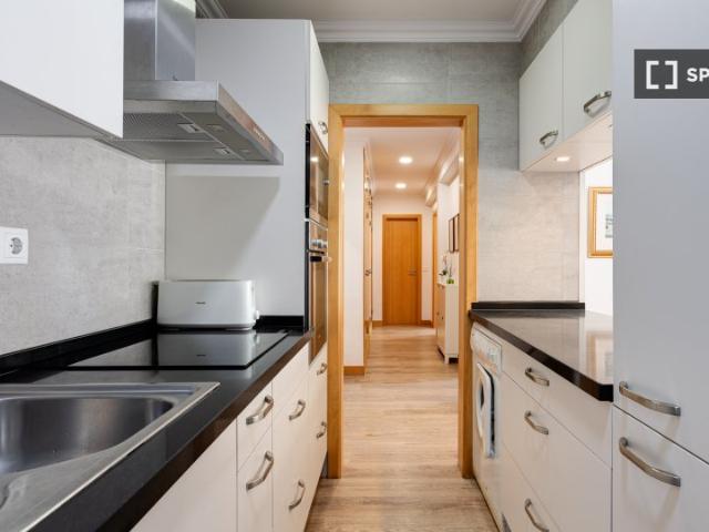 Apartamento T2 para arrendamento em Almada, Lisboa
