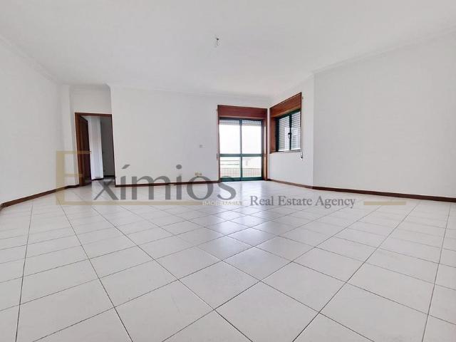 Apartamento T2, para arrendamento, em Aver o Mar