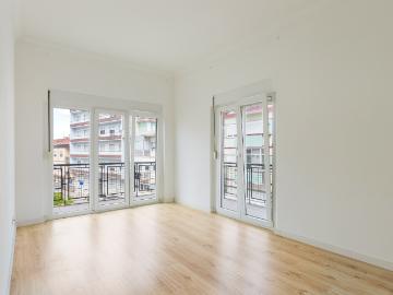 Apartamento T2 para arrendamento em Cacilhas