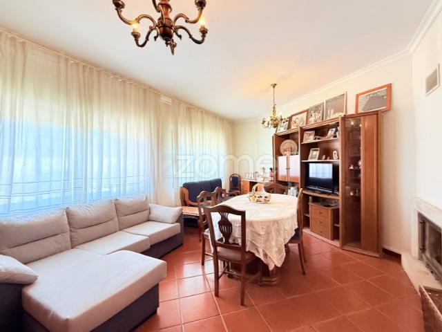 Apartamento T2 para Arrendamento em Esmeriz Mobilado