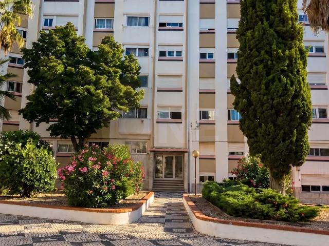 Apartamento T2 para Arrendamento em Linda a Velha