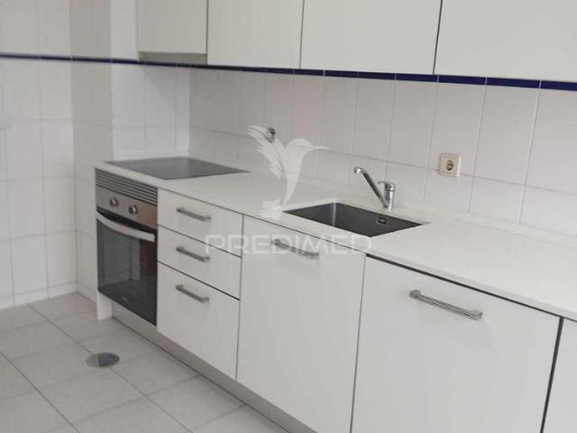 Apartamento t2 para arrendamento em são joão da madeira