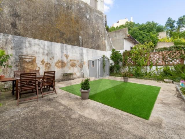 Apartamento T2 para Arrendamento em São Vicente, Lisboa | Remodelado com Logradouro Privativo