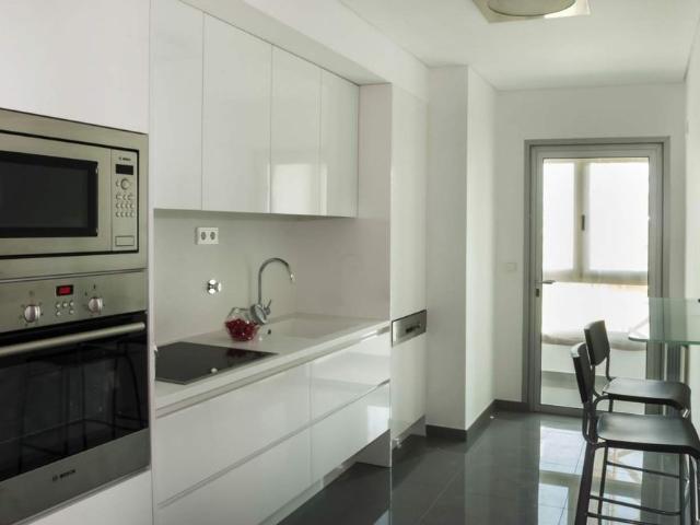 Apartamento T2 para arrendamento junto à Boavista no Porto
