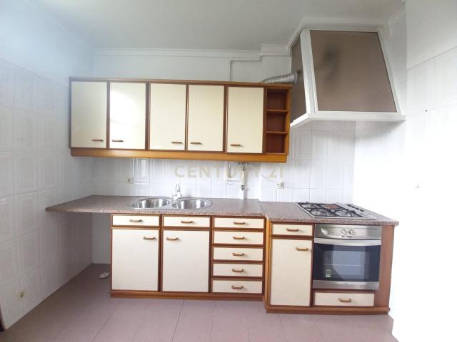 Apartamento T2 para Arrendamento na Amadora