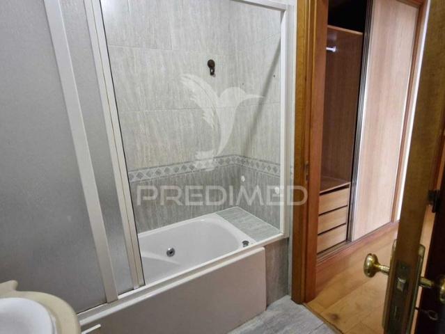 Apartamento t2 para arrendamento no centro da cidade de caldas da rainha