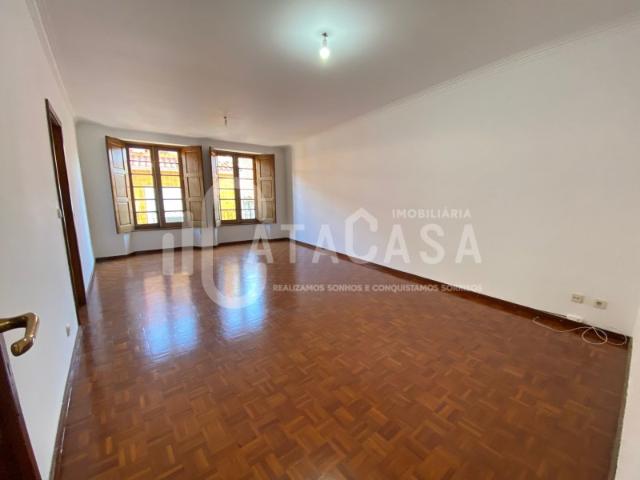 Apartamento T2 para Arrendamento no Centro de Águeda