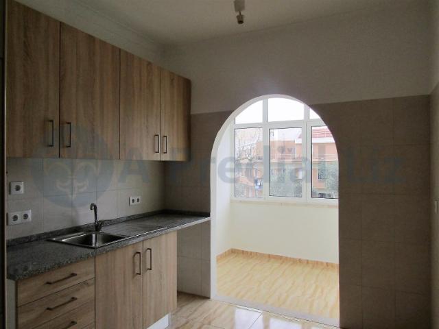 Apartamento T2 para arrendamento no Lumiar