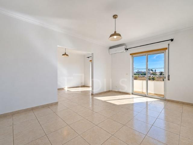 Apartamento T2 para Arrendamento no Patacão, Faro, Algarve