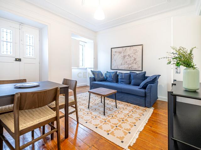 Apartamento T2 para Arrendamento – Rua São João da Mata, Lisboa