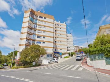 Apartamento T2 para arrendamento sem móveis com garagem em Paço de Arcos
