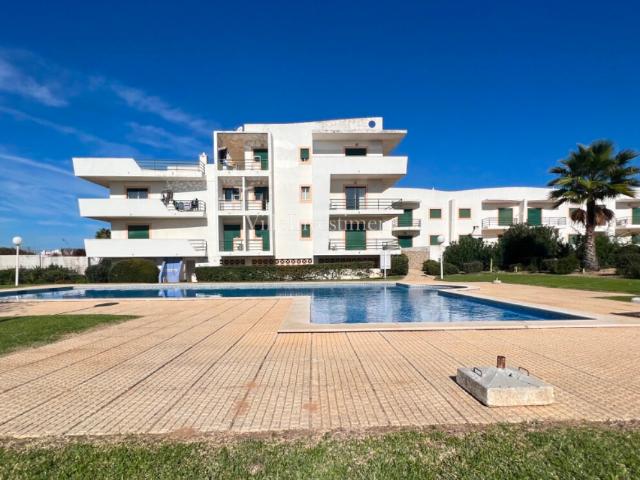 Apartamento T2 para arrendar ao ano em Albufeira