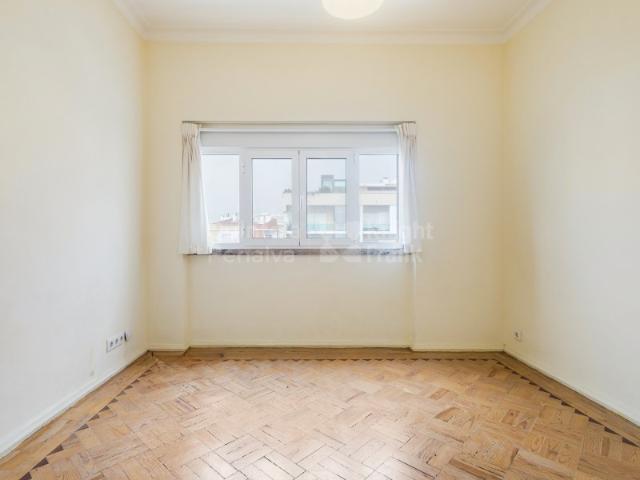 Apartamento T2 para arrendar com varanda no Seixal
