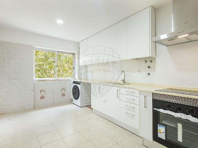 Apartamento T2 para arrendar em Massamá e Monte Abraão, Sintra RE/MAX Portugal