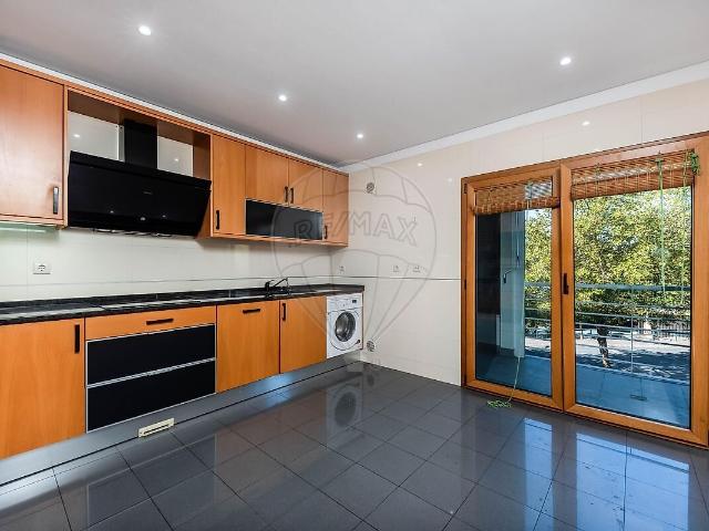 Apartamento T2 para arrendar em Odivelas, Odivelas RE/MAX Portugal