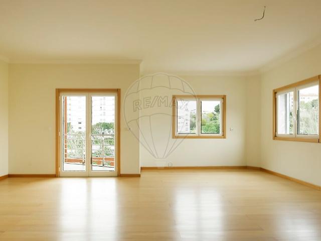 Apartamento T2 para arrendar em Oeiras e São Julião da Barra, Paço de Arcos e Caxias, Oeiras RE/MAX Portugal