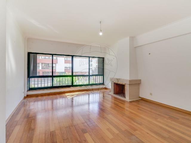 Apartamento T2 para arrendar em Oeiras e São Julião da Barra, Paço de Arcos e Caxias, Oeiras RE/MAX Portugal
