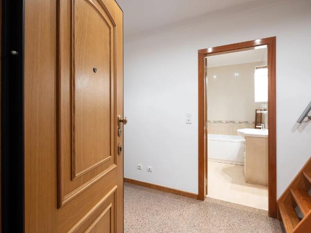Apartamento T2 para arrendar em Agualva