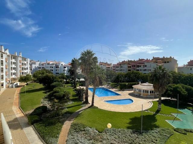 Apartamento T2 para arrendar em Albufeira