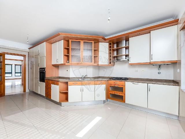 Apartamento T2 para arrendar em Algés, Linda a Velha e Cruz Quebrada Dafundo, Oeiras RE/MAX Portugal