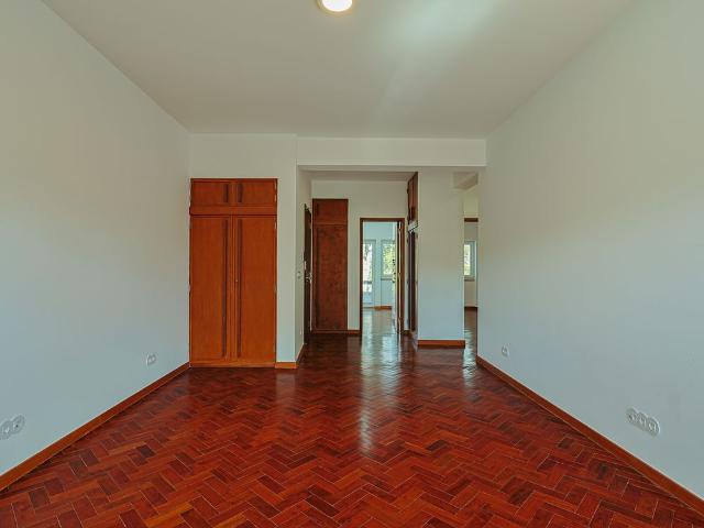 Apartamento T2 para Arrendar em Cascais, Remodelado Av. Infante D. Henrique