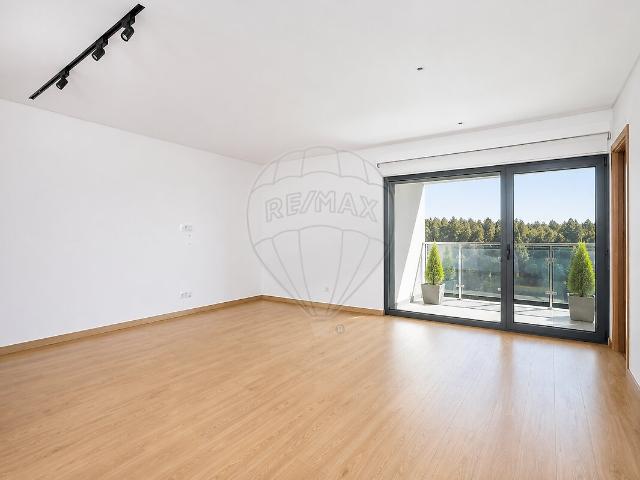 Apartamento T2 para arrendar em Ramada e Caneças, Odivelas RE/MAX Portugal