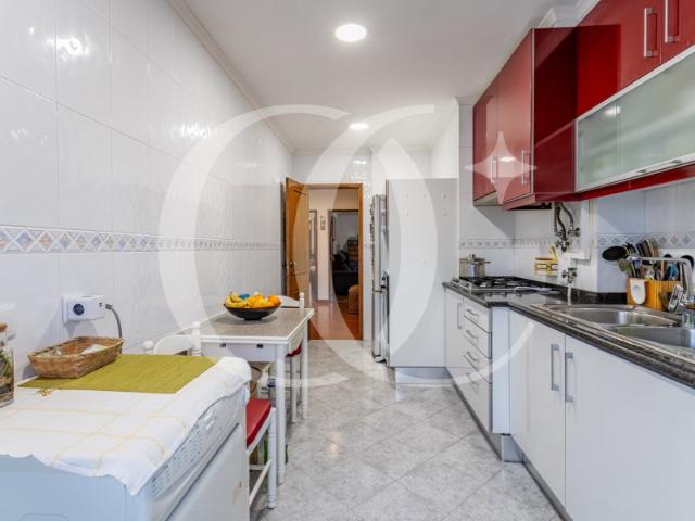 Apartamento T2, para arrendar, em Sacavém