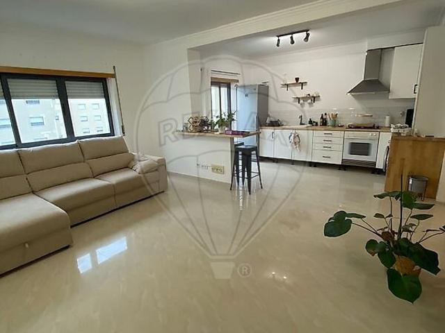 Apartamento T2 para arrendar em Santo António dos Cavaleiros e Frielas, Loures RE/MAX Portugal
