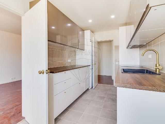 Apartamento T2 para arrendar em Santo António dos Cavaleiros e Frielas, Loures RE/MAX Portugal