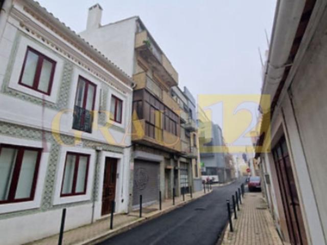 Apartamento T2 para recuperação no centro de Vila Franca de Xira | A poucos metros dos comboios