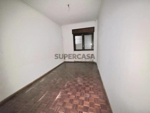Apartamento T2 para Recuperar em Odivelas, Lisboa