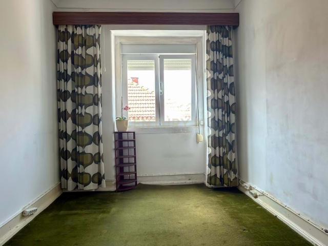 Apartamento T2 para Remodelação, Centro de Almada