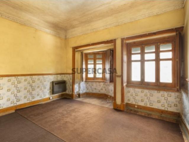 Apartamento T2, para remodelação, em Arroios, Lisboa