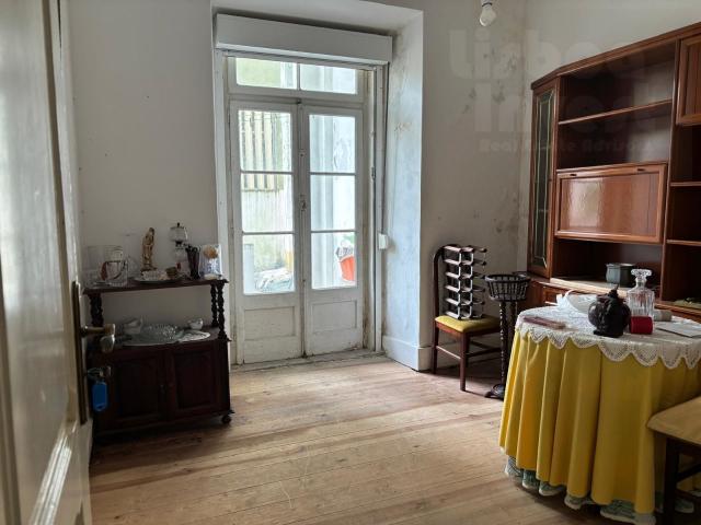 Apartamento T2 para remodelação total