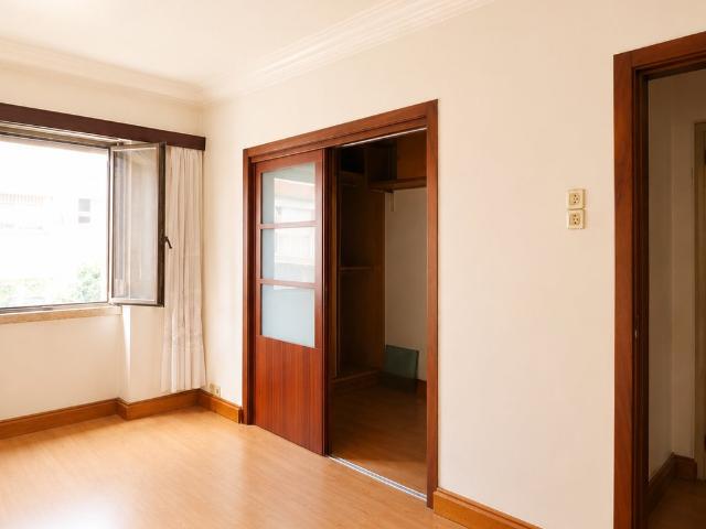 Apartamento T2 para remodelar na zona da da Junqueira 68m² Lisboa