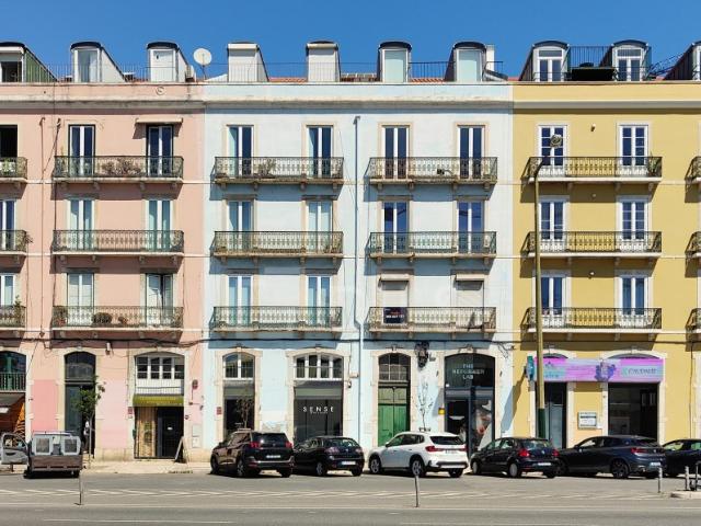 Apartamento T2, na Avenida 24 de Julho