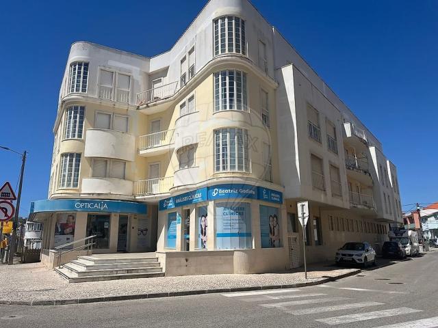 Apartamento T2 para venda ao nível do 1º Andar com elevador. 136m² São Martinho Do Porto